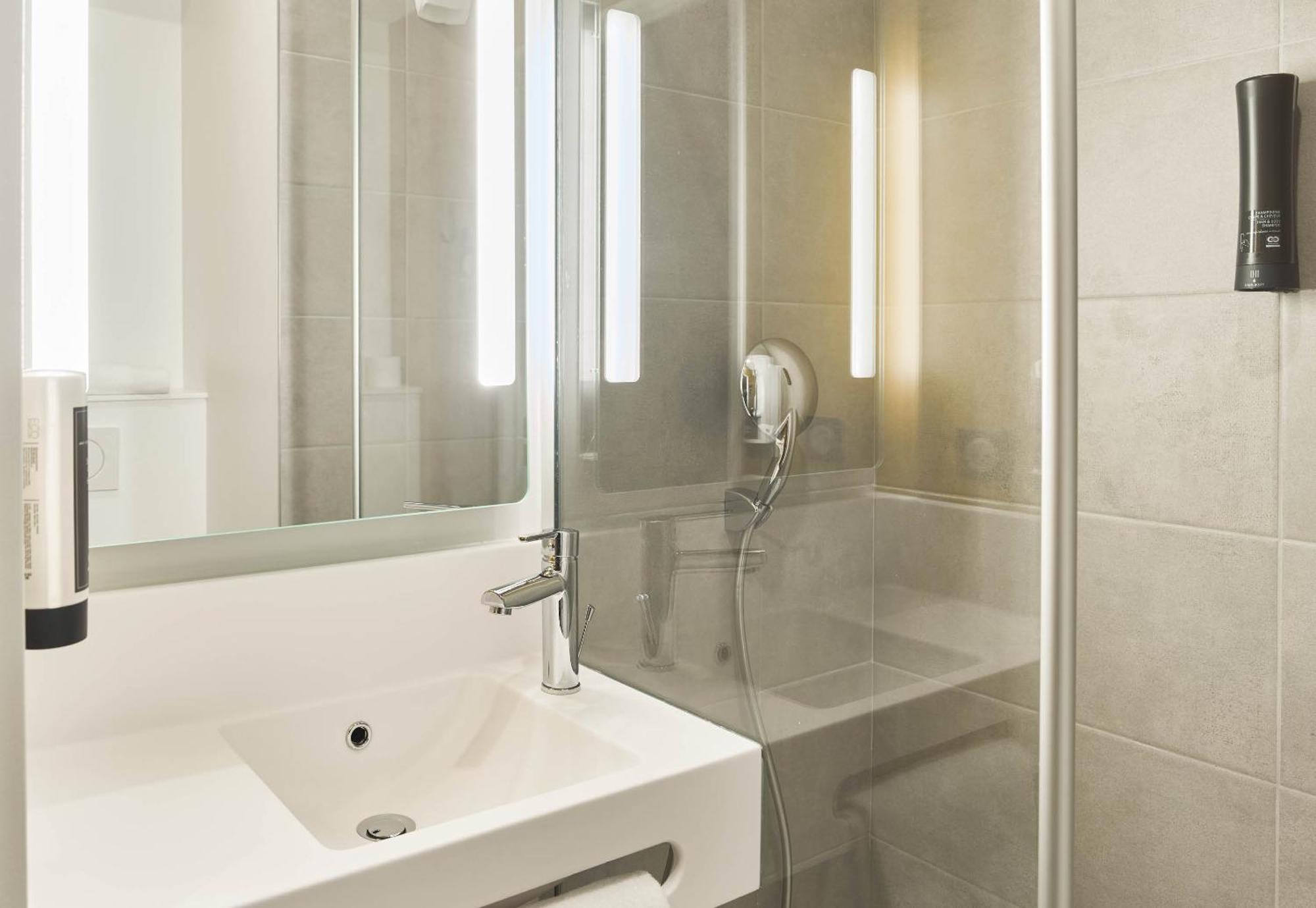 B&B Hotel Versailles Rocquencourt Bagian luar foto
