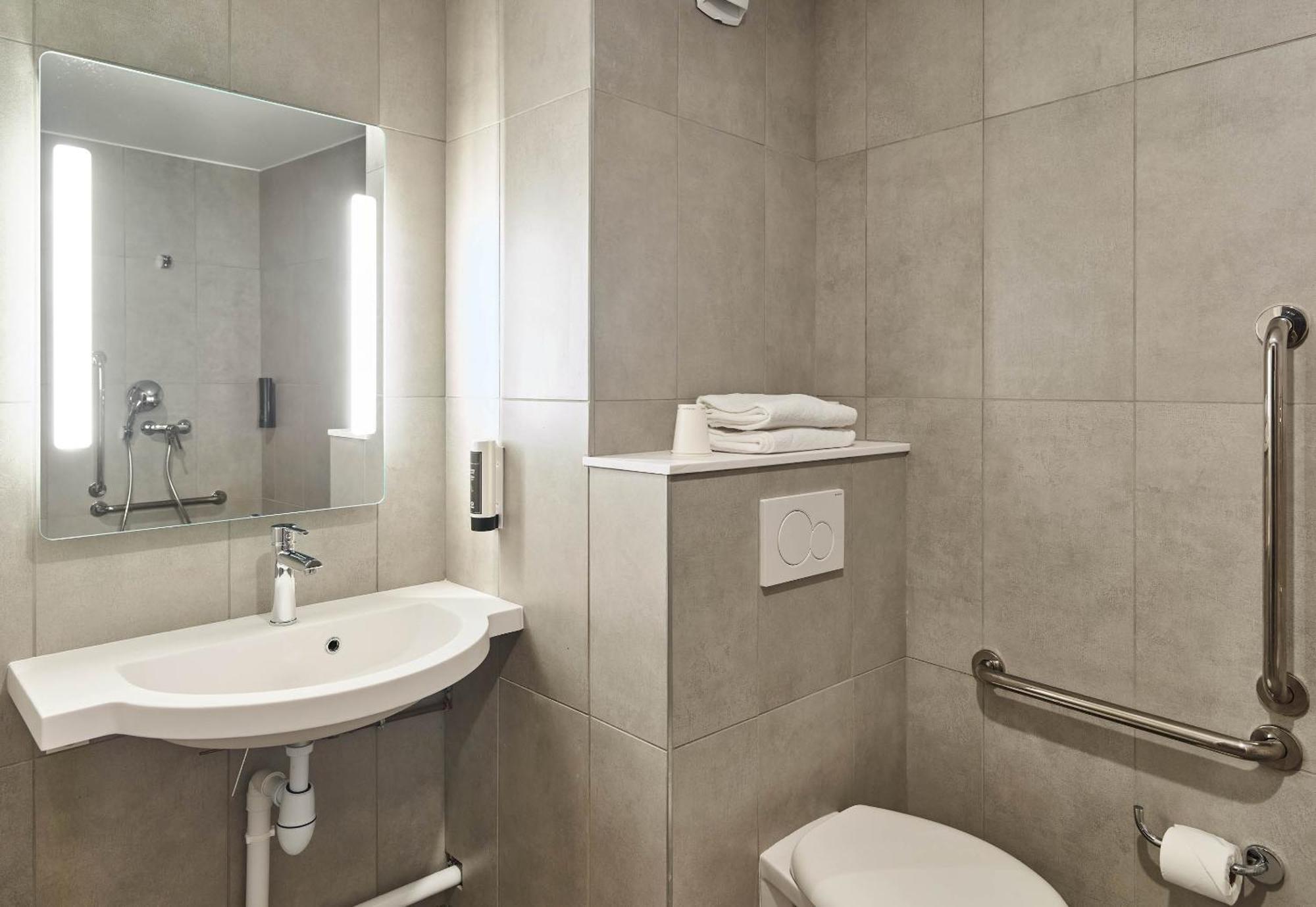 B&B Hotel Versailles Rocquencourt Bagian luar foto